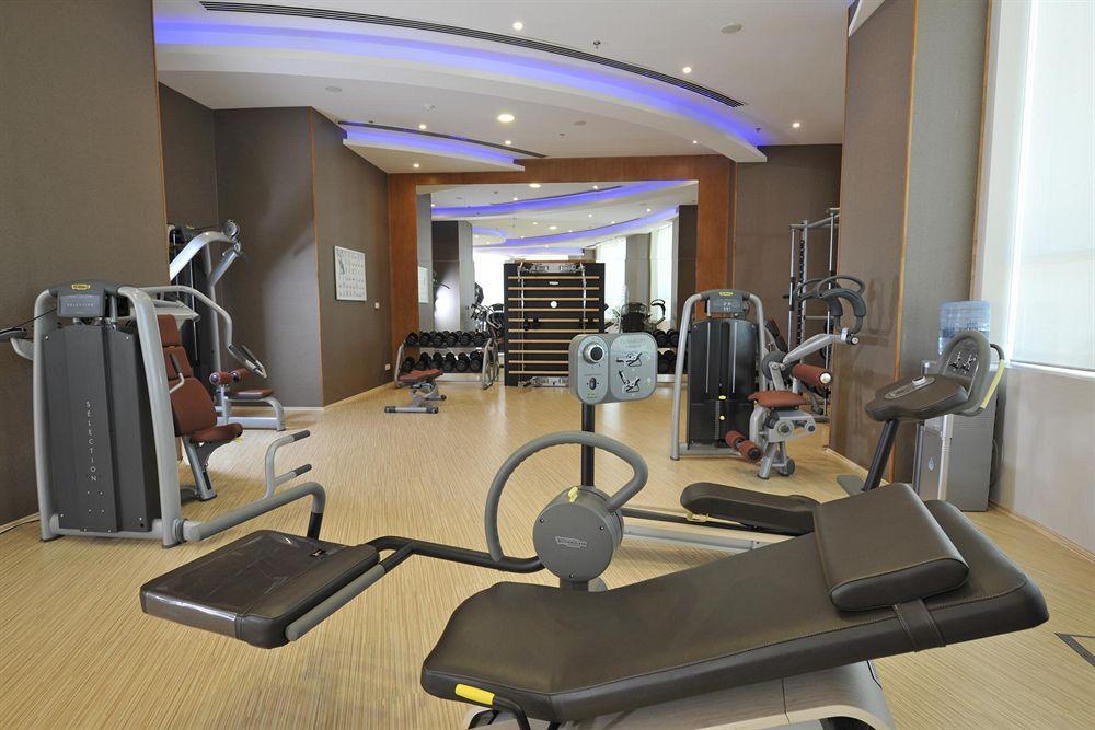 マナーマ フレイザー スイーツ シーフ バーレーンアパートホテル 設備 写真 A gym in a hotel