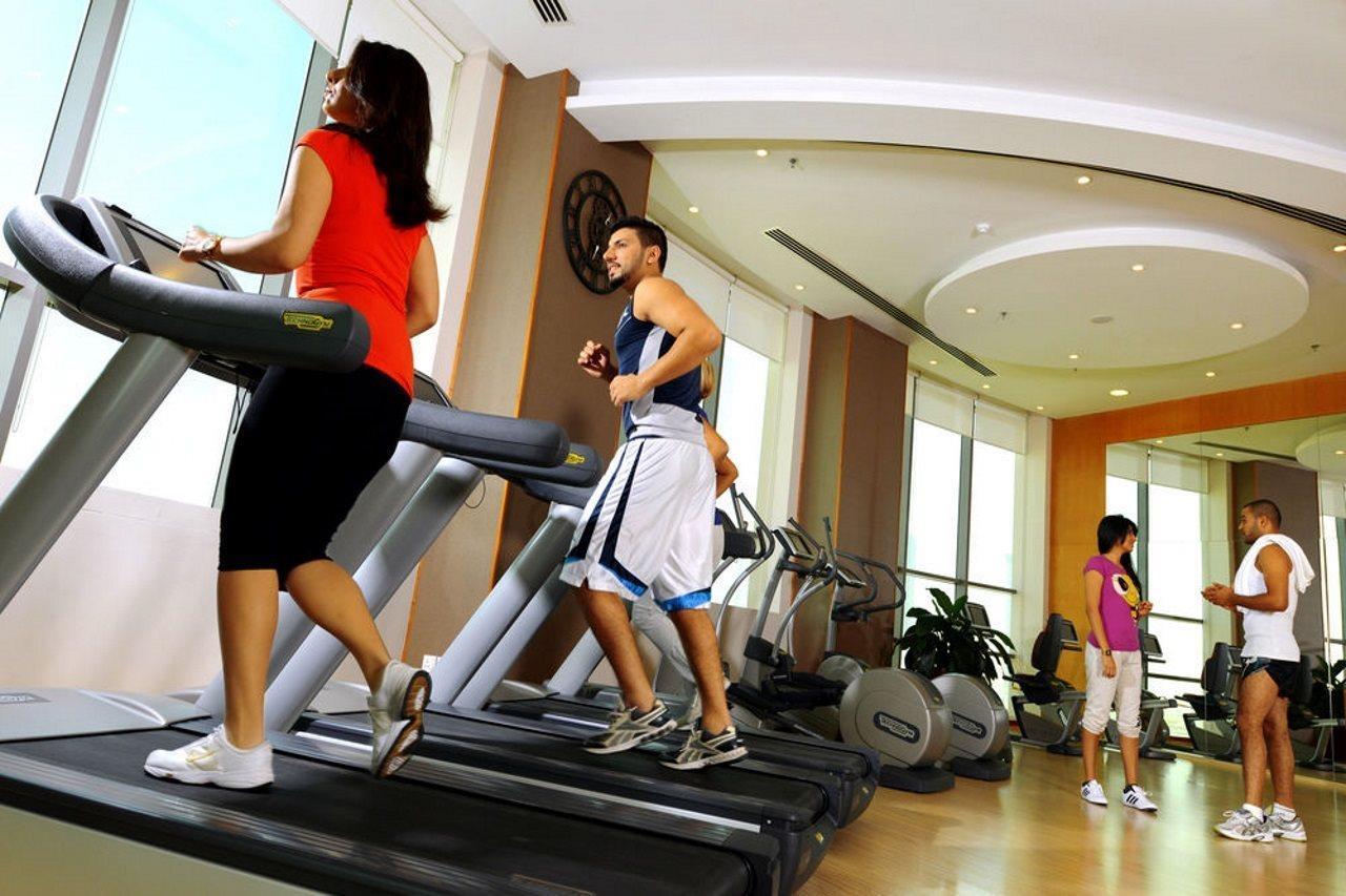 マナーマ フレイザー スイーツ シーフ バーレーンアパートホテル エクステリア 写真 A treadmill in a gym