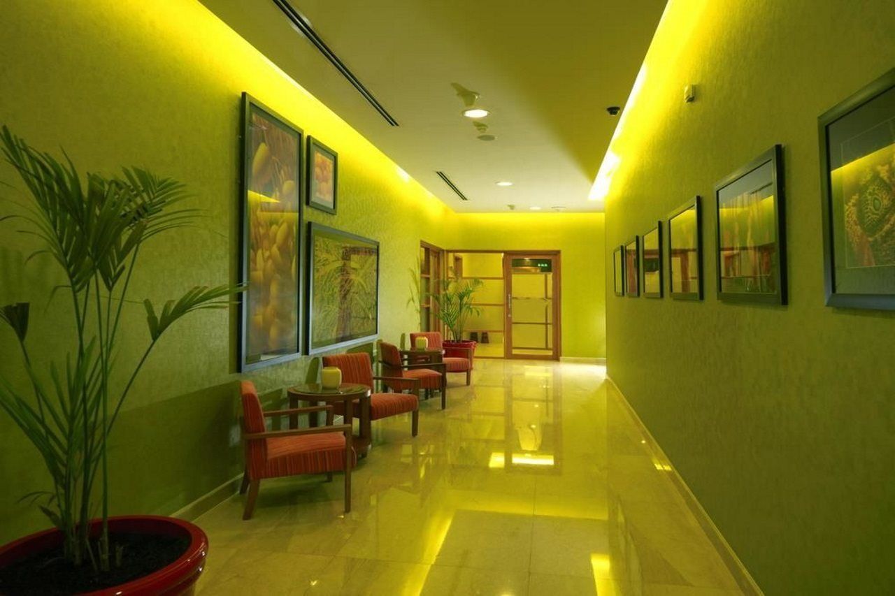 マナーマ フレイザー スイーツ シーフ バーレーンアパートホテル エクステリア 写真 A corridor at the hotel