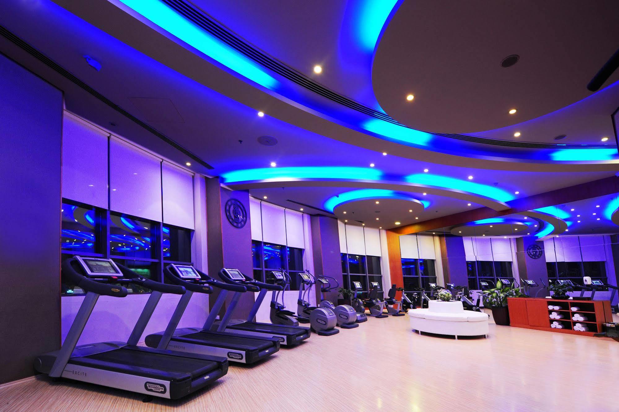 マナーマ フレイザー スイーツ シーフ バーレーンアパートホテル エクステリア 写真 The gym at the hotel