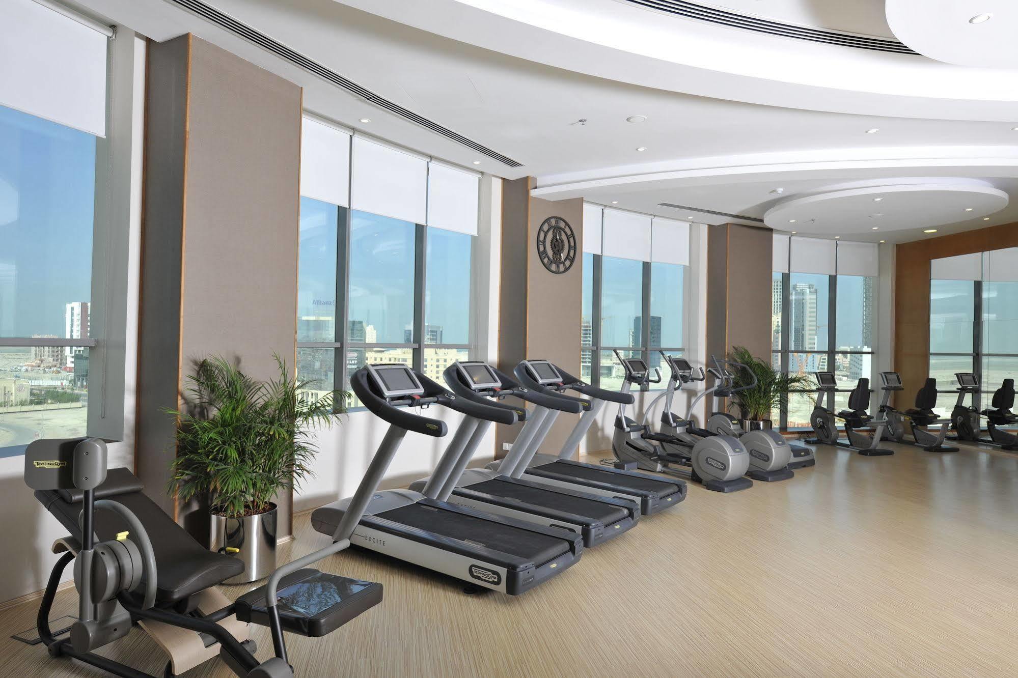 マナーマ フレイザー スイーツ シーフ バーレーンアパートホテル エクステリア 写真 A gym in a hotel